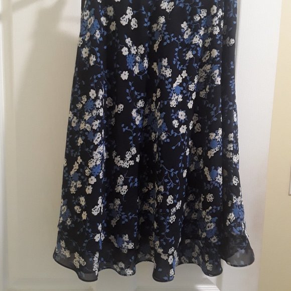 Blue short sleeve jacket, matching skirt and tank top, size 8P - Picture 2 of 3